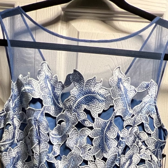 Adrianna Papell
Women's Round-Neck Tonal Lace Dress - Picture 6 of 11